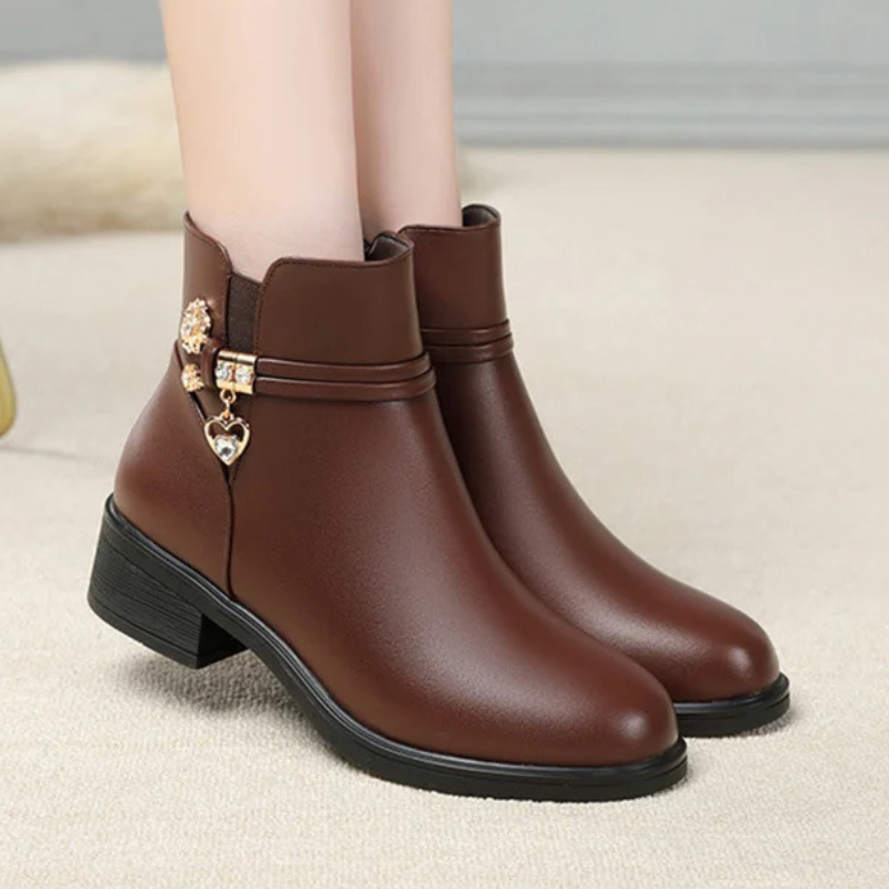 Bota Feminina Cano Curto de Couro Legítimo Multitare