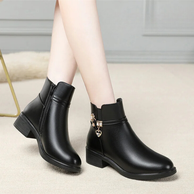 Bota Feminina Cano Curto de Couro Legítimo Multitare