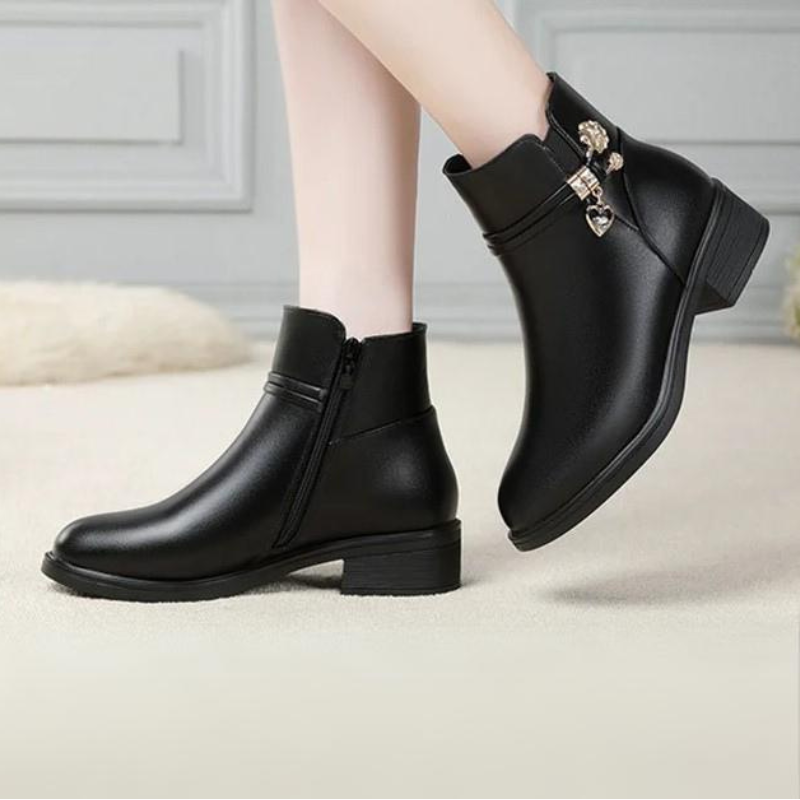 Bota Feminina Cano Curto de Couro Legítimo Multitare