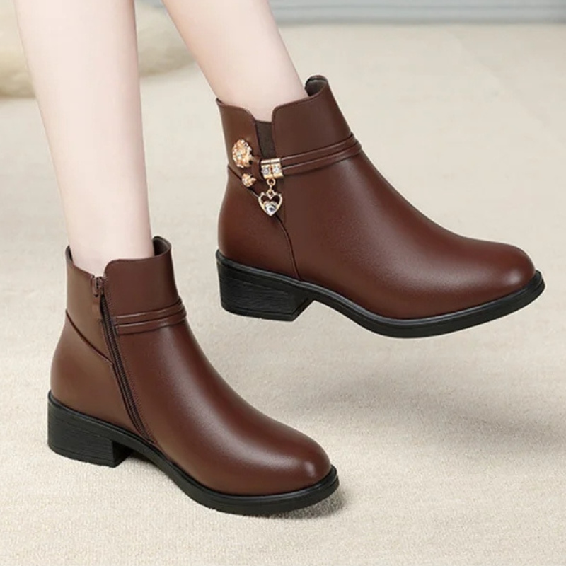 Bota Feminina Cano Curto de Couro Legítimo Multitare