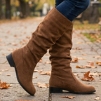 Bota Feminina Cano Médio de Camurça